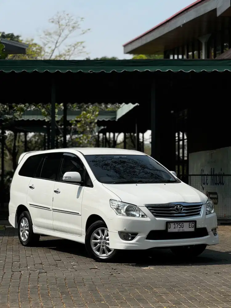 Grand Innova V LUX AT 2011 Istimewa