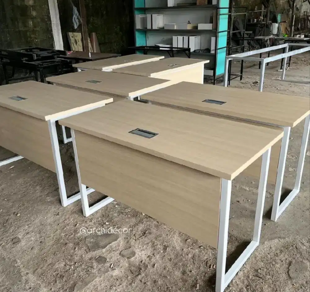 Meja kantor industrial modesty besi dan kayu