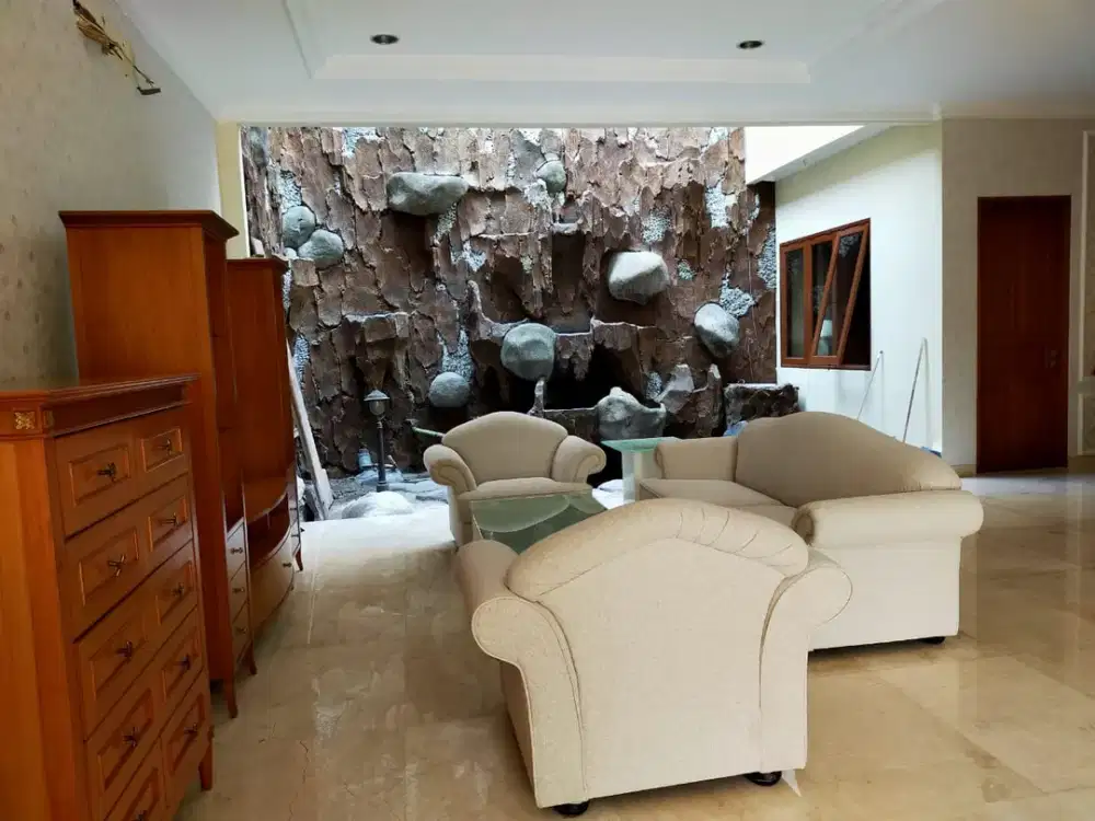 Dijual Cepat Rumah di Perumahan Taman Kedoya Permai, Lt.249m2, Hadap Barat, Semi Furnish, Harga : 6.5M