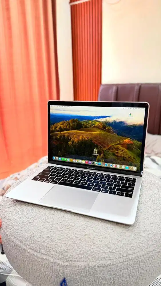 Di jual cepet macbook air retina 13 inch 2019