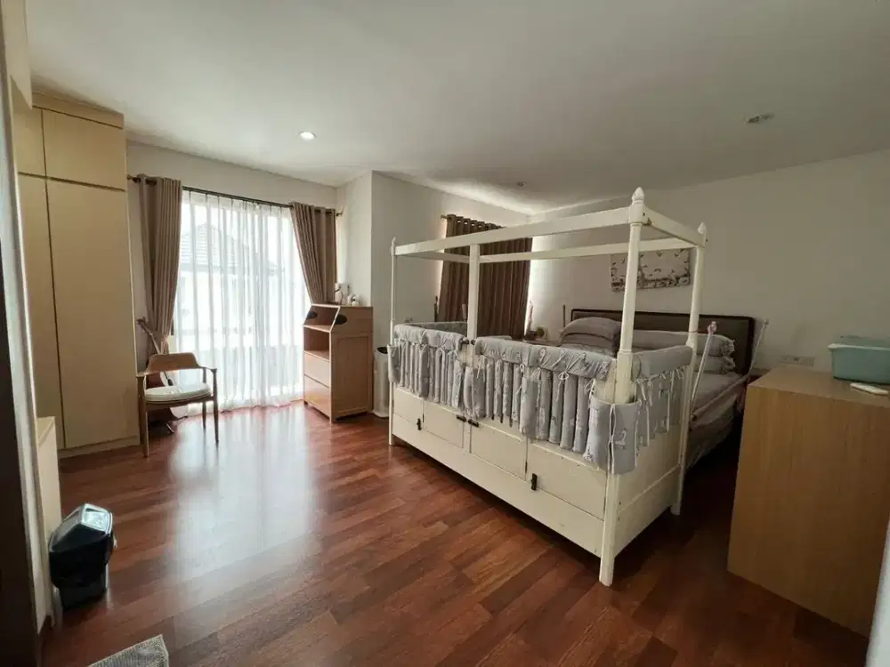 Minimalis Adem Hadap Selatan Rumah Graha Natura