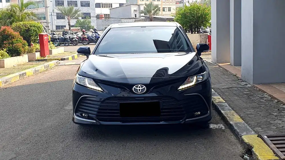 Toyota Camry 2.5 V Sunroof AT Hitam Metalik NIK 2023 Like New Record