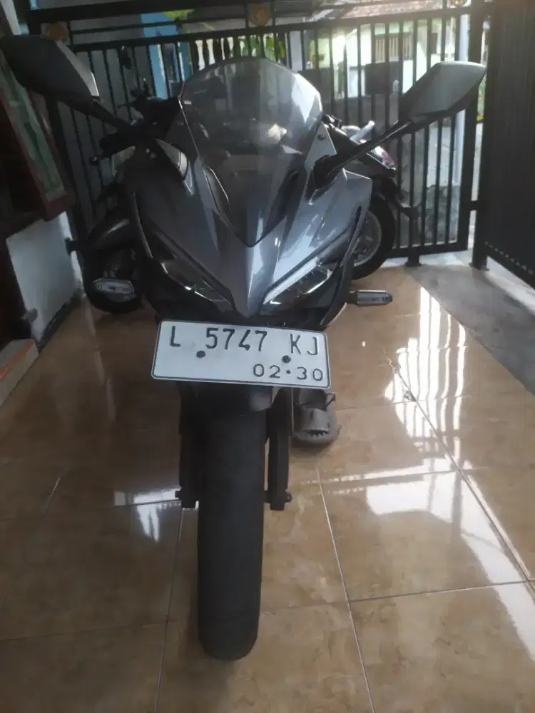 Honda CBR 150 LED Tahun Pemakaian 2020 Plat L Surabaya Lengkap Hidup