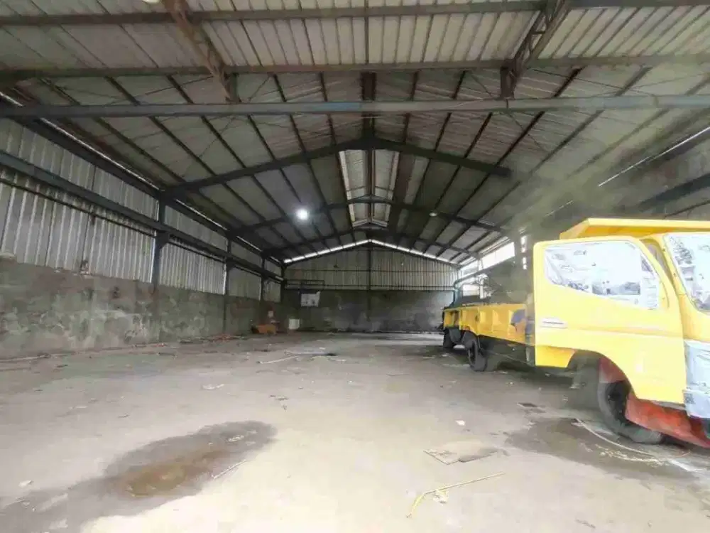 DI SEWA GUDANG LOKASI STRATEGIS 40 FET JALAN NAROGONG