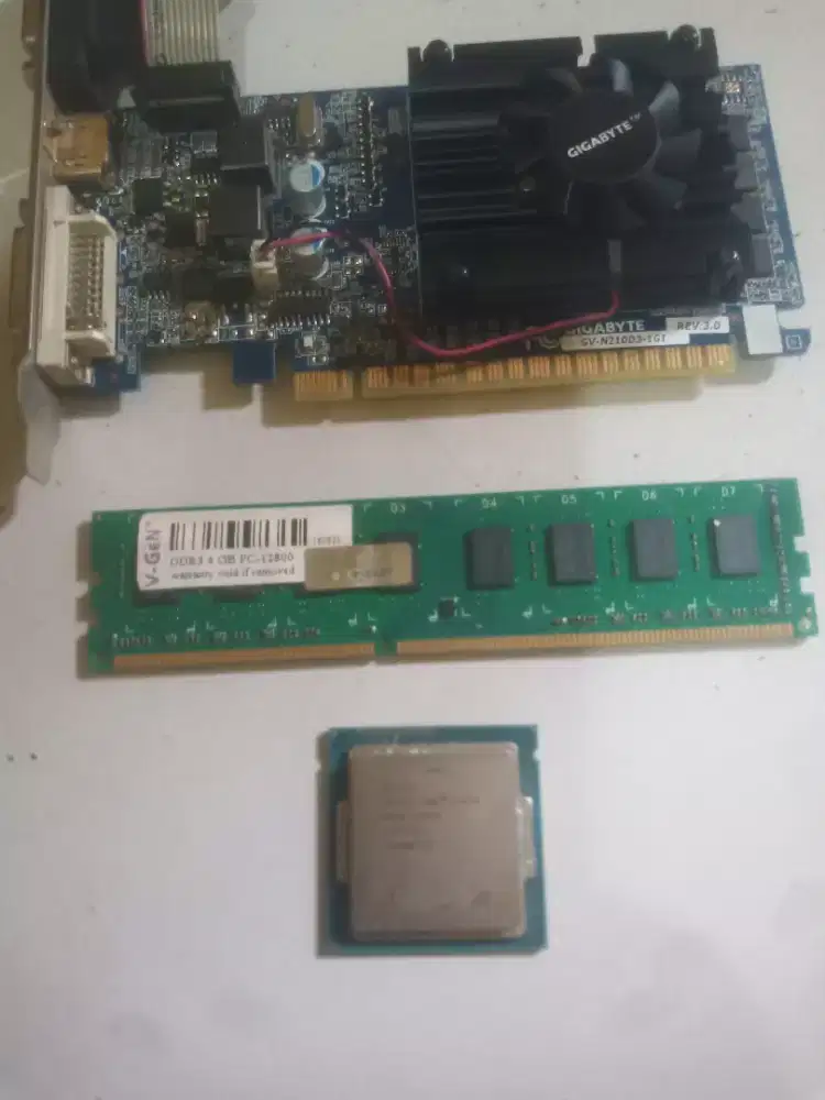 proc i5 gen4 + vga gt210 + memory 4gb pc 12800