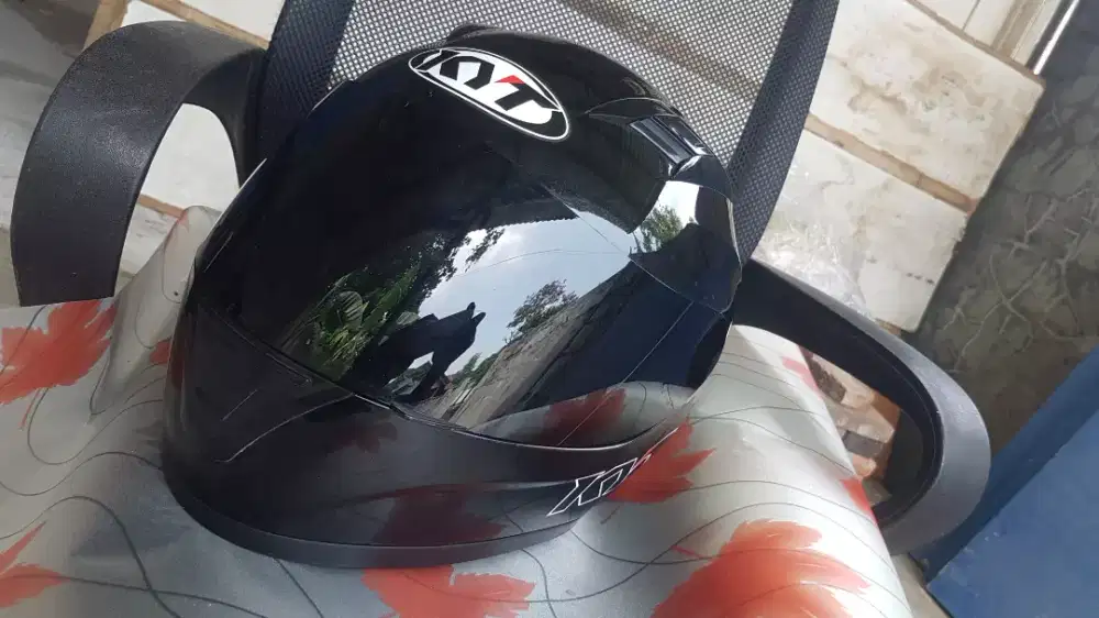 Helmet KYT ukuran m besar ready