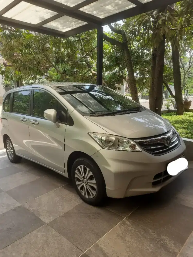 Honda  Freed1.5 E Bensin-AT  2012