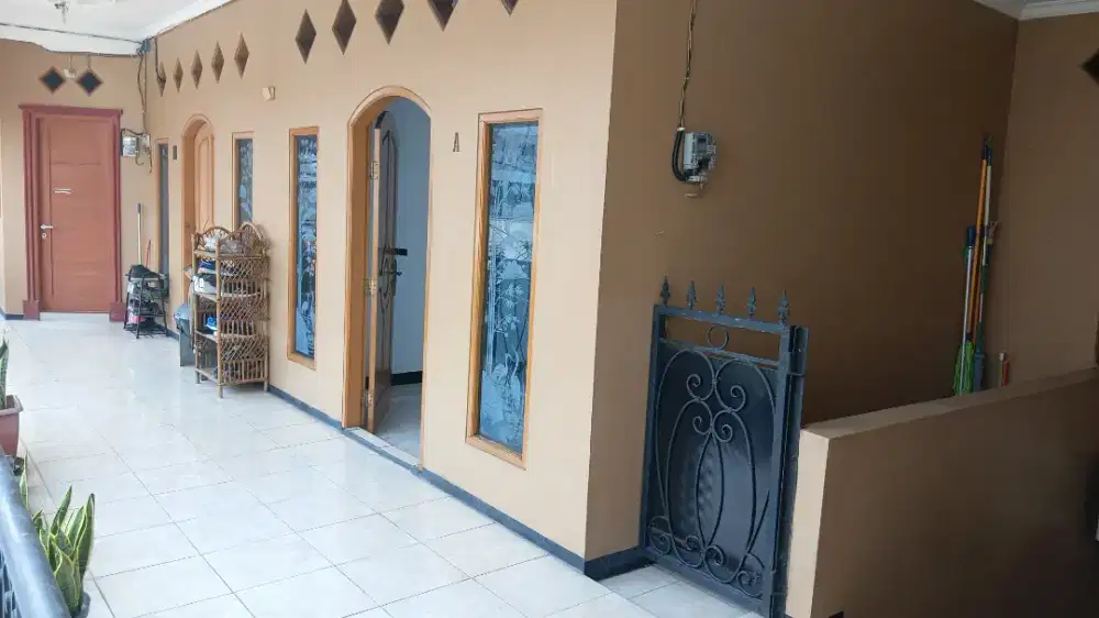 DIKONTRAKKAN TAHUNAN RUMAH DI LANTAI 2 LOKASI PERUMAHAN KELUARGA