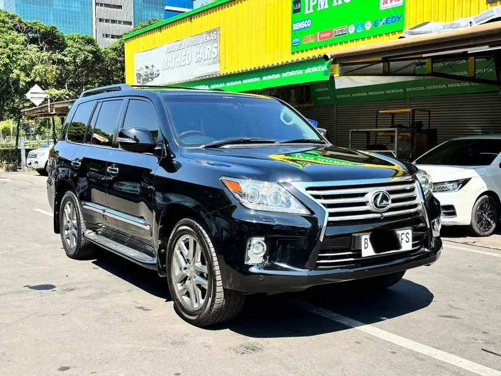 LEXUS LX570 AT 2015 HITAM DIJUAL CEPAT