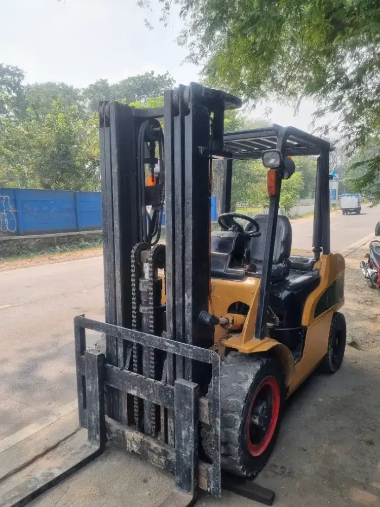 Forklift CAT 3 Ton threelift 2013