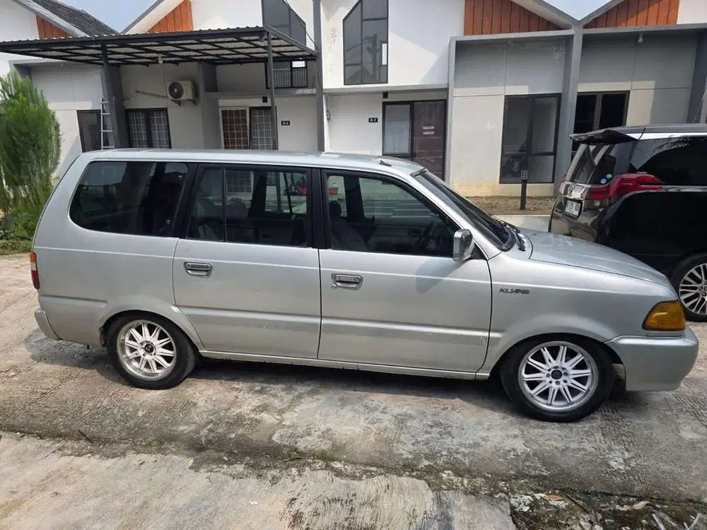 Toyota Kijang Innova 2000 Bensin