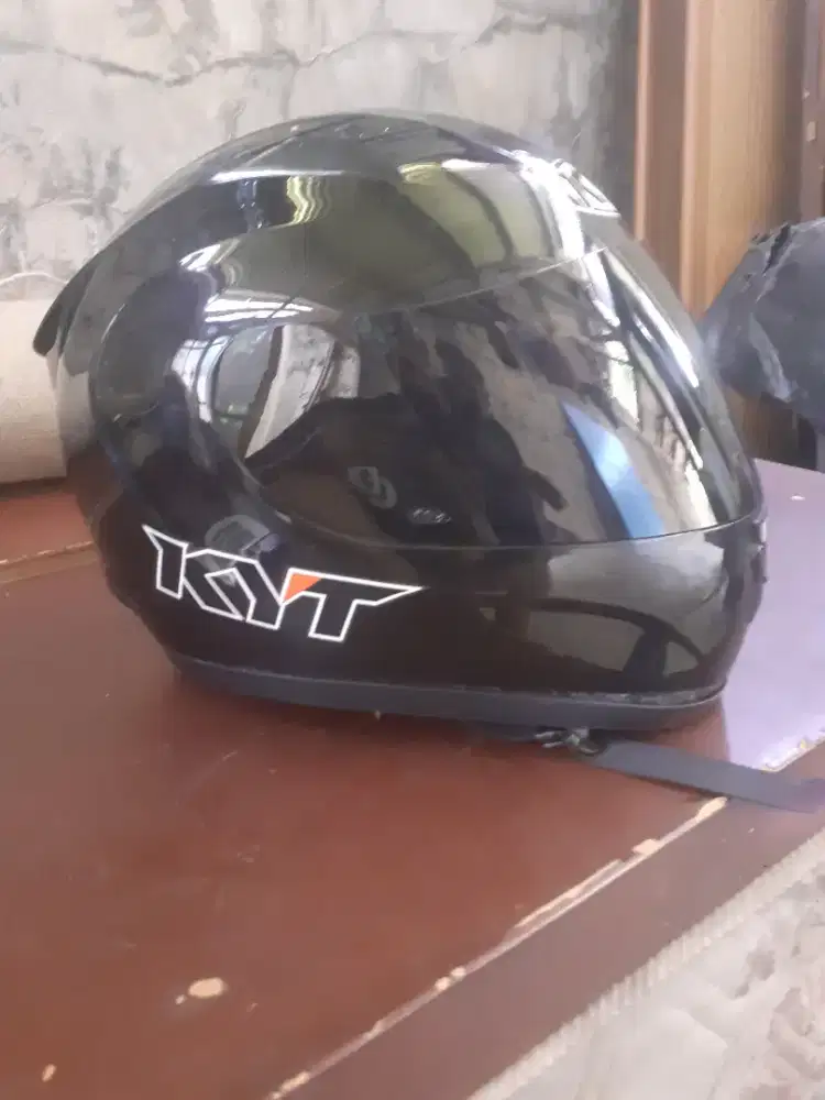 Helm KYT ukuran M