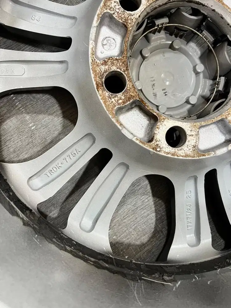 Velg OEM fortuner Trd 2015 like new ORIGINAL