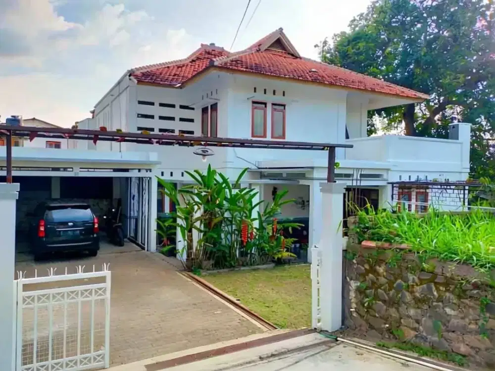 Rumah Villa Luas Strategis Dekat Kampus Upi Polban Area Sejuk di Setiabudi Gegerlong Bandung