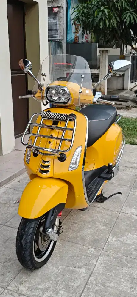 VESPA SPRINT 150 ABS ISTIMEWA