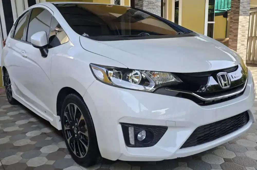 For sale, jazz Gk5 RS low km pemakaian pribadi