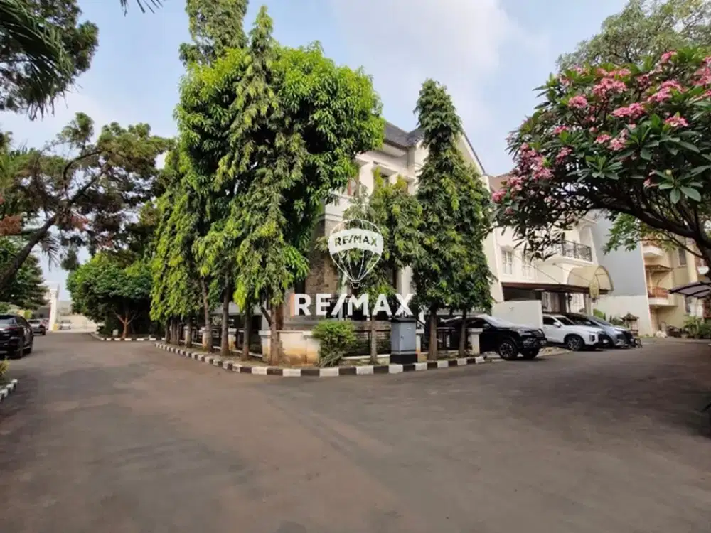 DIJUAL RUMAH CANTIK DALAM CLUSTER DI DAERAH GATOT SUBROTO JAKARTA SELATAN