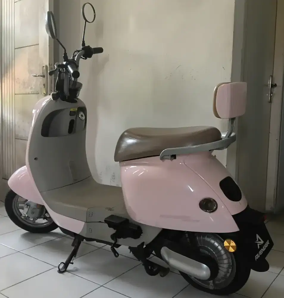 Sepeda listrik merk Avenger