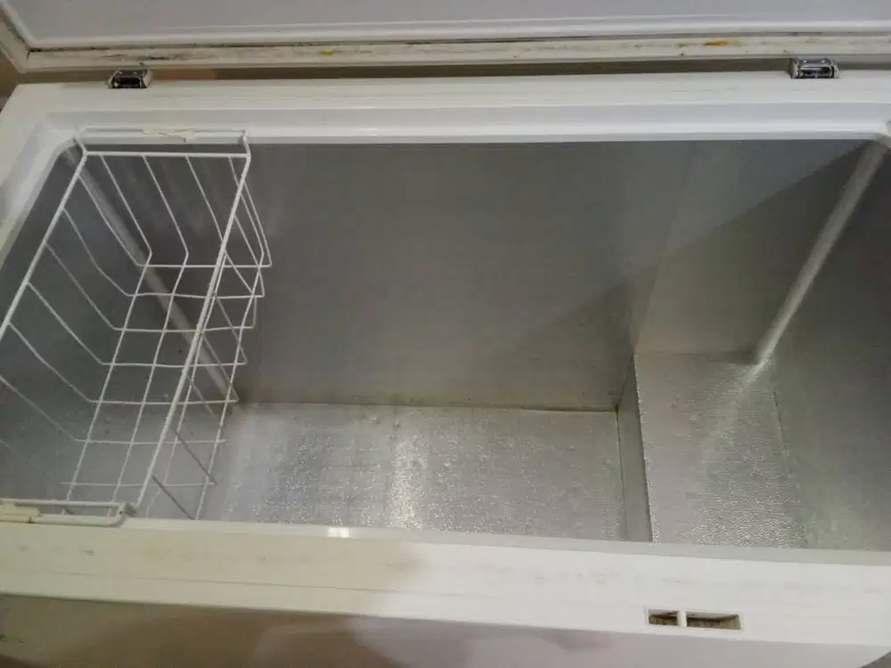 Dijual Chest Freezer Second Merk RSA 300L