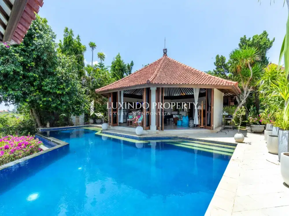 DISEWAKAN TAHUNAN VILLA DENGAN 4 KAMAR TIDUR DI BALANGAN