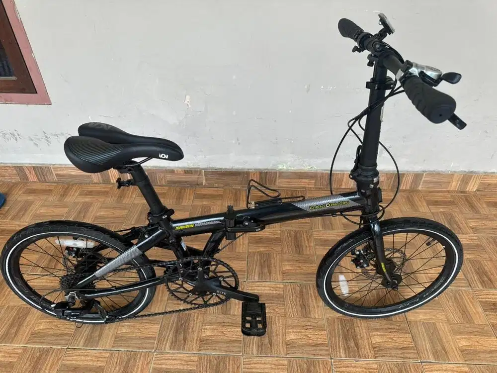 Sepeda lipat dahon ion madison 20 black