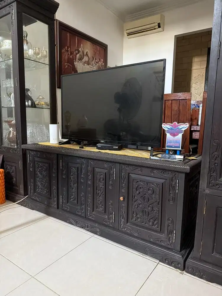 Meja TV Antik Kayu Ulin Kalimantan