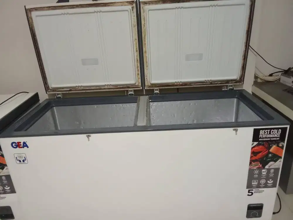Dijual Chest Freezer Second Merk GEA 1000L