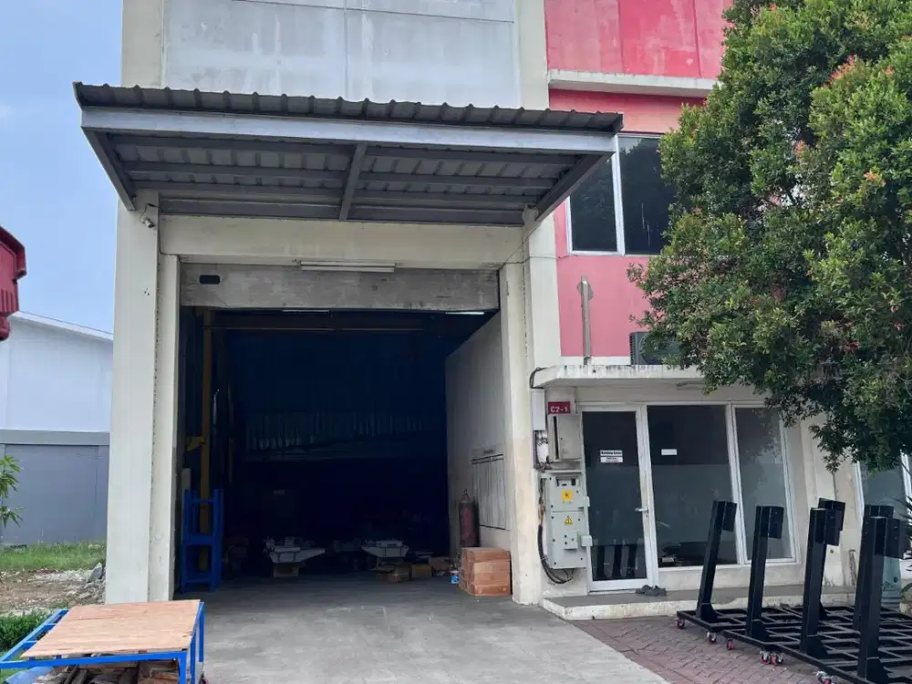 Gudang di Kawasan Industri Karawang Barat Luas 297 Rp 3,7 M