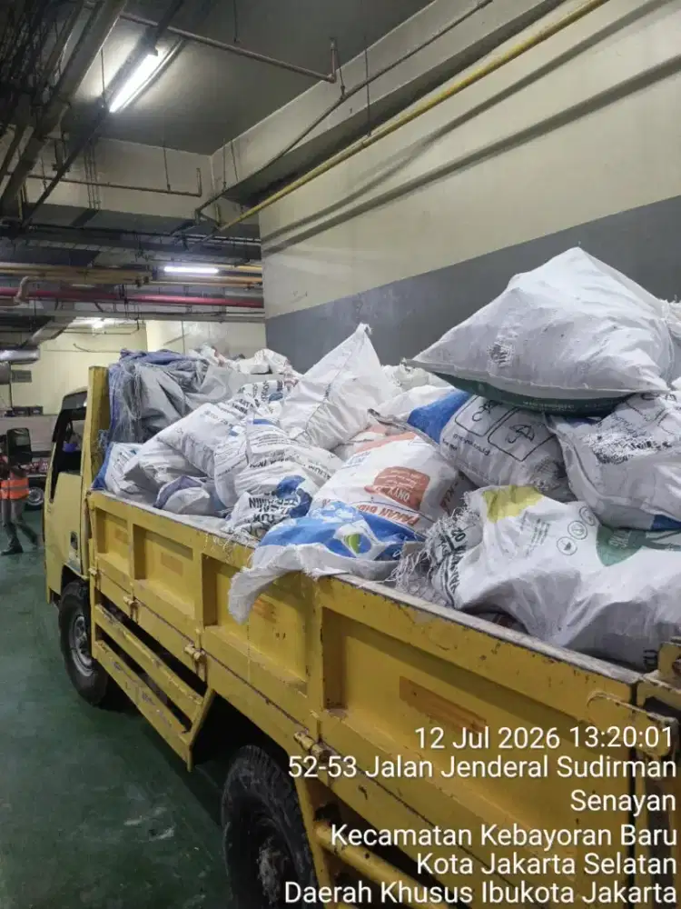 Jasa buang puing dan angkutan sampah