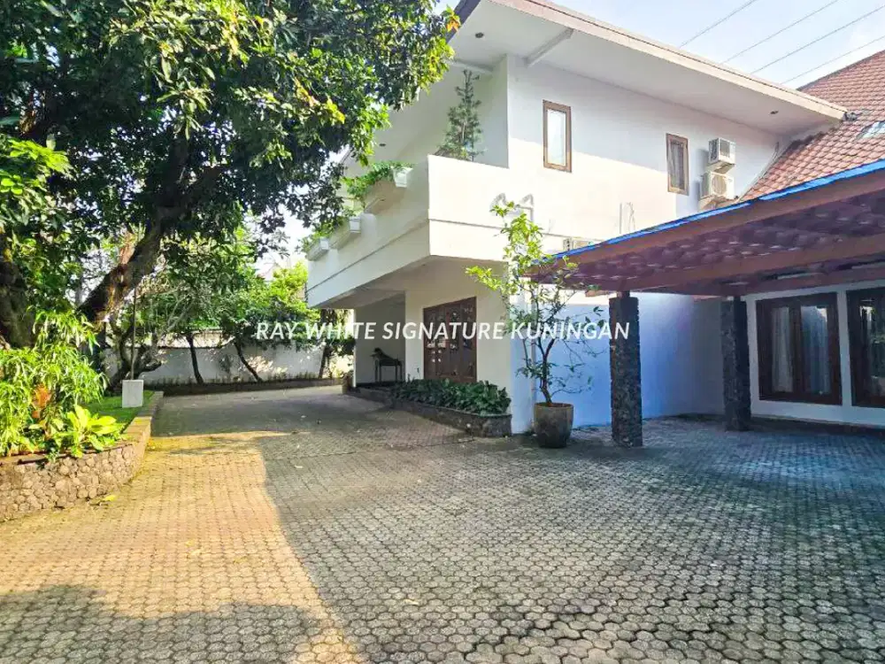 Dijual Rumah Mewah 2 Kavling Lokasi Prime di Jl Sisingamangaraja Kebayoran Baru