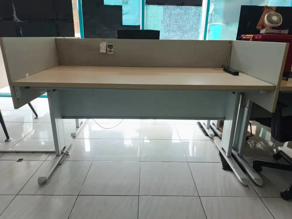 Meja komputer/ kerja merk Arjuna