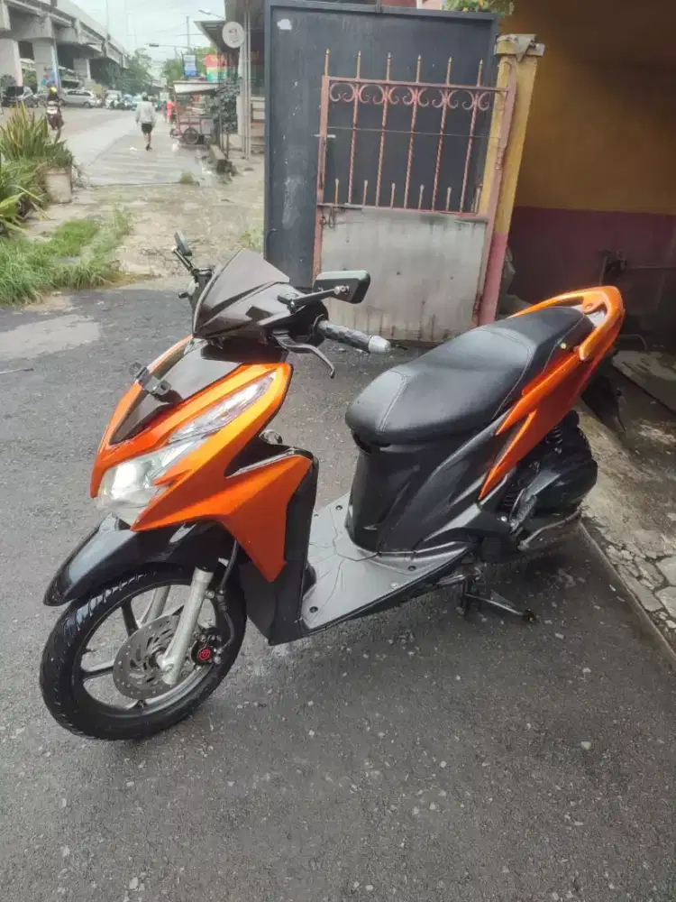 VARIO KZR 125 TH 2013.
WARNA ORANGE.