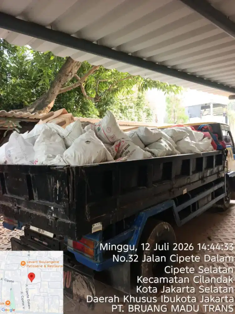Jasa buang puing dan tanah