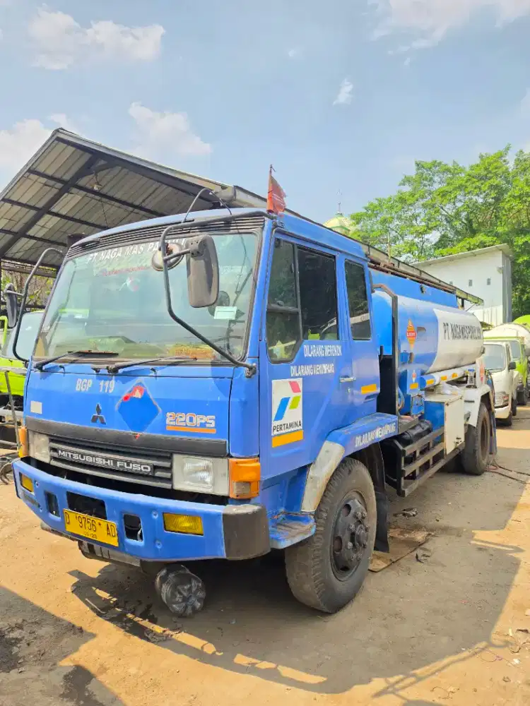 Mitsubishi fuso 220ps 4x2 engkel 6 roda tangki 8000 tahun 2013