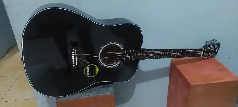 Gitar akustik jumbo tanambesi