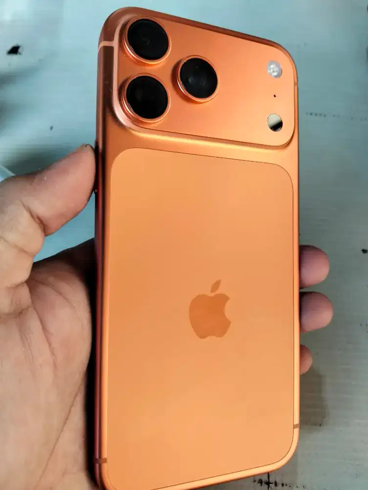 Dijual iphone 17 pro max (garansi ibox) 256 Orange