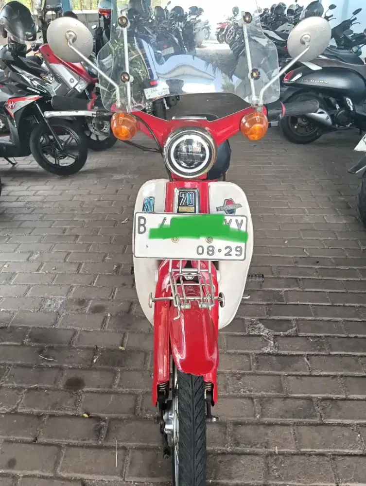 C70 tahun 1975 merah
