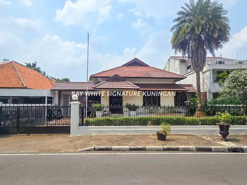 Dijual Rumah 2 Lantai Siap Huni di Menteng