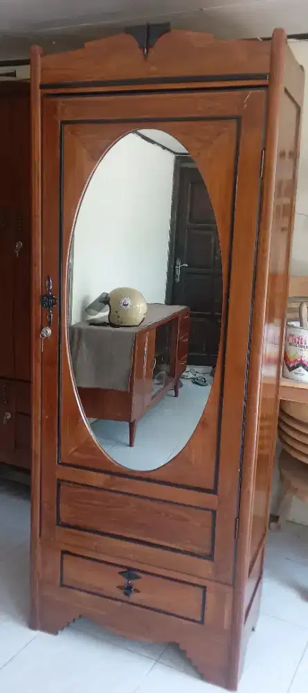 Lemari jati lawas