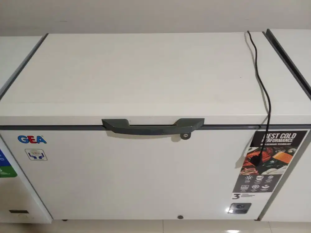 Dijual Chest Freezer Second Merk GEA 300L