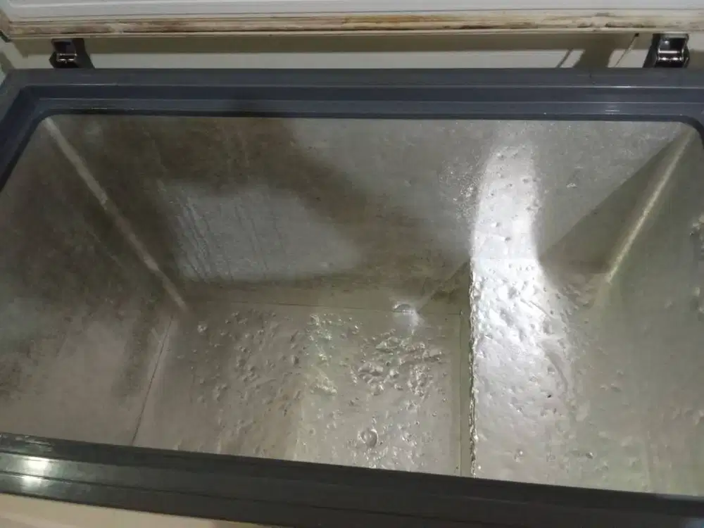 Dijual Chest Freezer Second Merk GEA 300L
