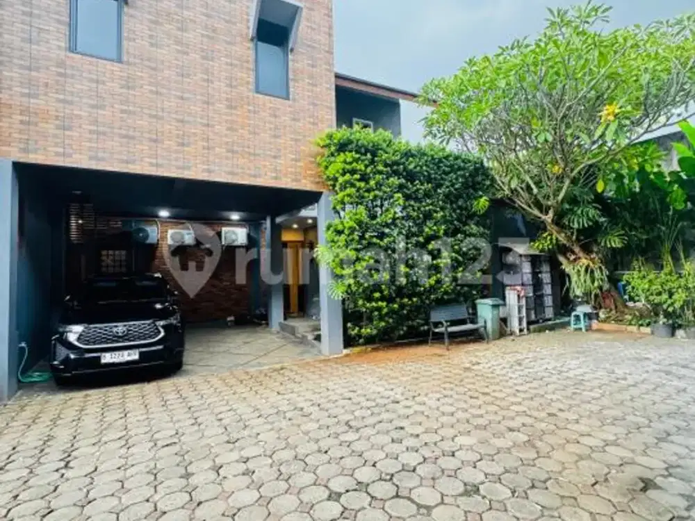 Dijual Rumah Siap Huni Furnished 2 Lantai dengan Swimming Pool di Jagakarsa