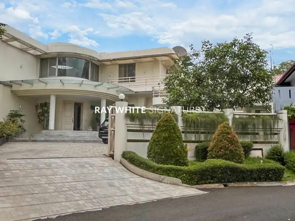 Dijual Rumah Lama Terawat Design Jerman di Jl Kencana Indah III