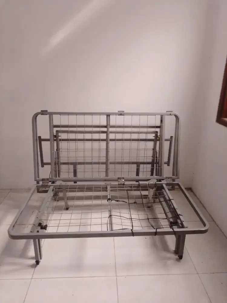 Kerangka sofabed
