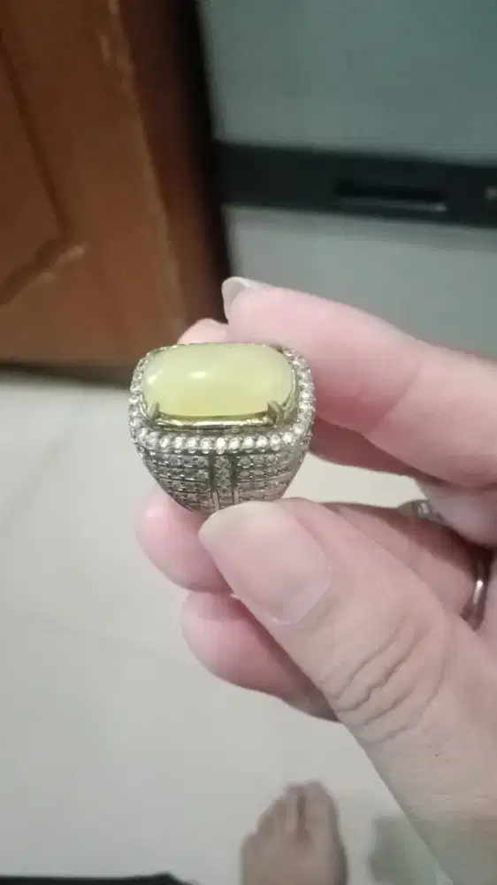 Cicin Batu Giok Sepertin Kristal