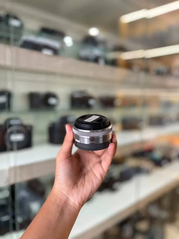 LENSA SONY E 16MM F2.8 SILVER
