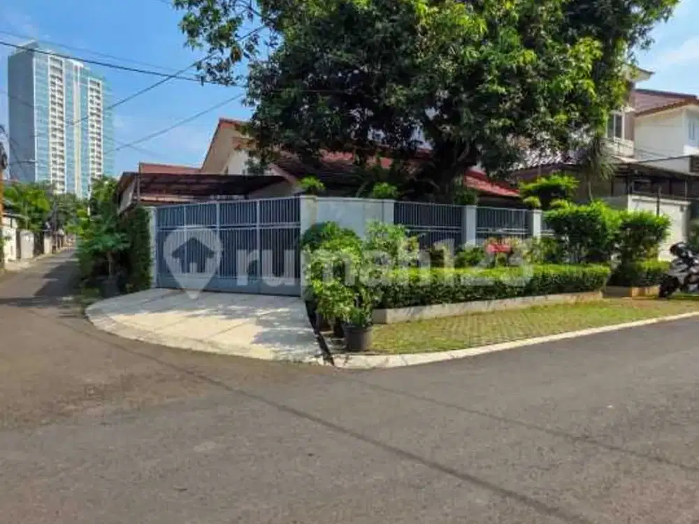 Rumah Bagus Terawat Lokasi Premium Dekat MRT Blok M di Kebayoran Baru