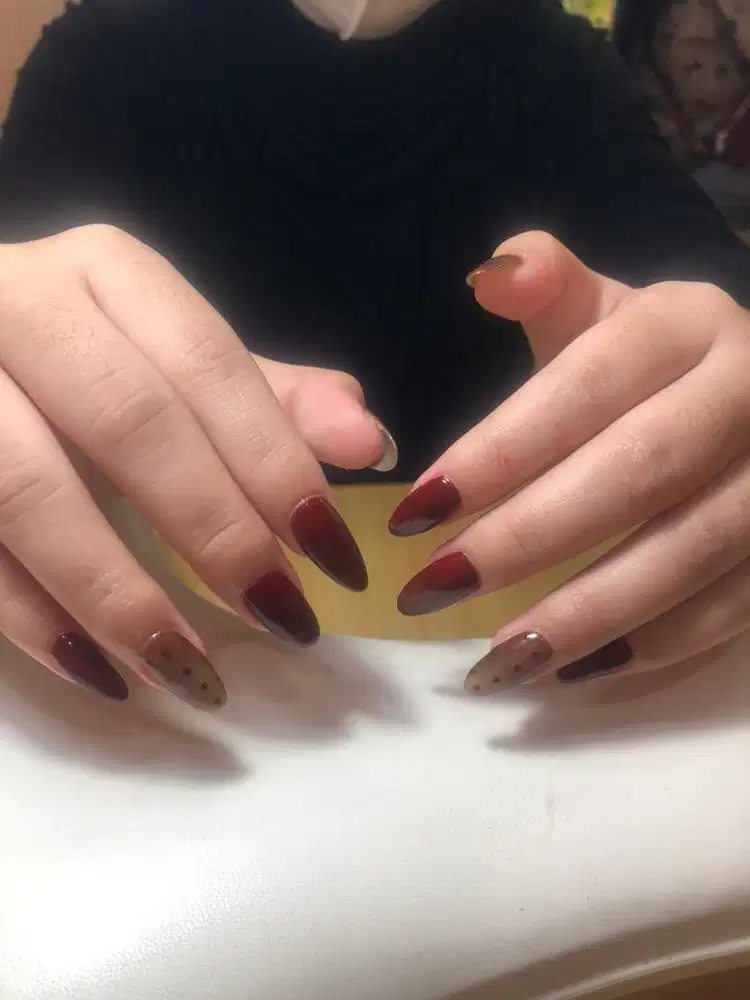 Loker therapis nail art dan menipedi