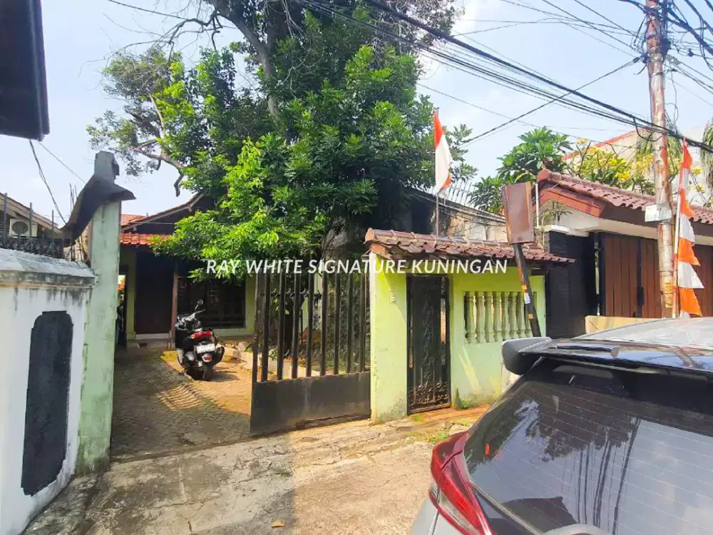 Dijual Rumah Lama Hitung Tanah di Jl Komplek DDN