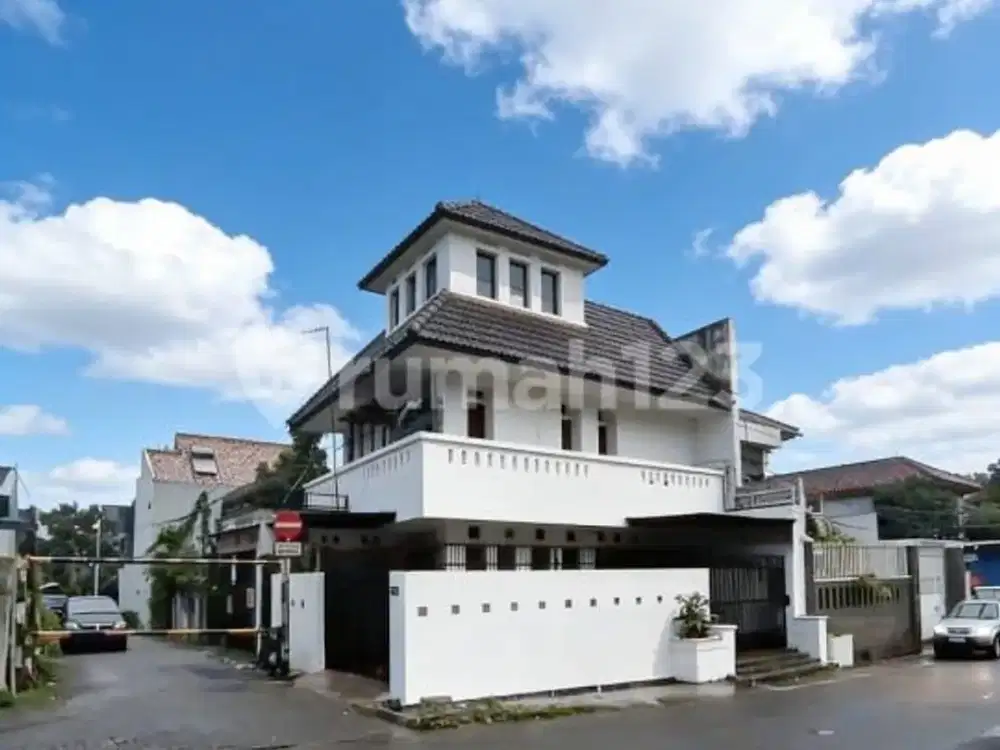 Rumah Bangunan Bagus Posisi Hoek di Cilandak 1 Belakang Citos